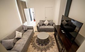 Entire 2 Bedroom Ground Floor Apartment Cardiff City Centre & Stadium
